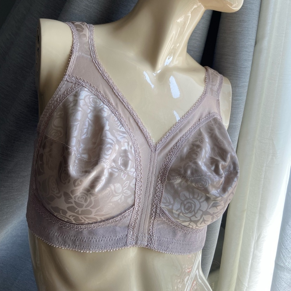 34D Playtex NWOT wireless beige bra style 4693